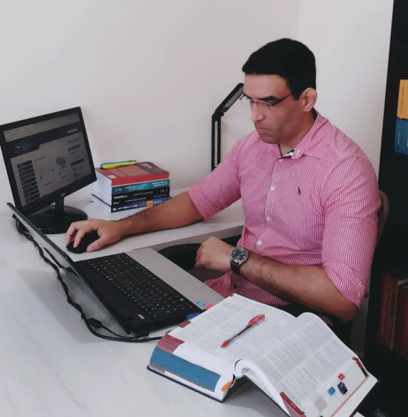 Dr. Eric Macêdo - Advogado Especializado em Direito Médico